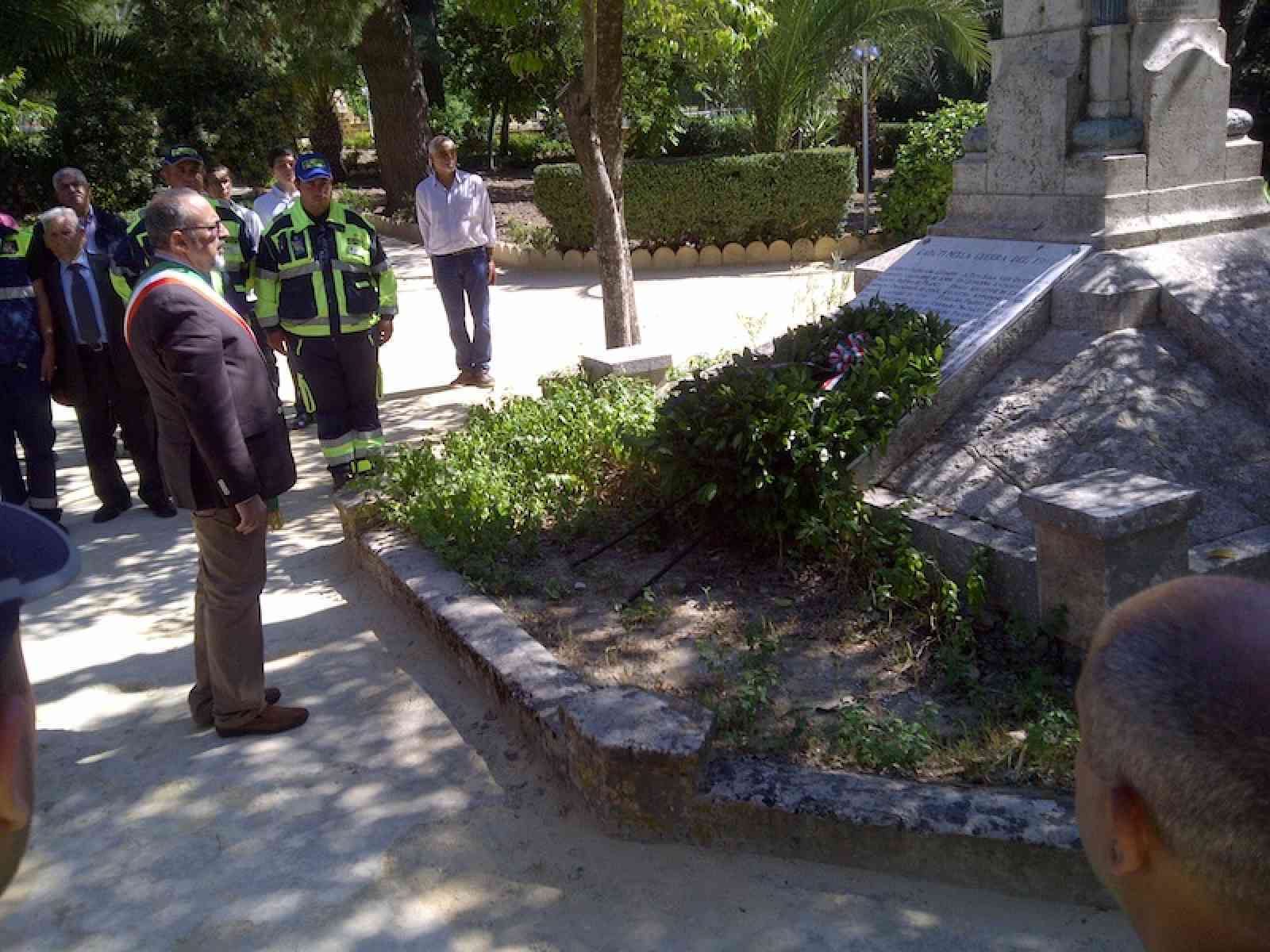 Sobria festa della Repubblica, deposta corona di alloro