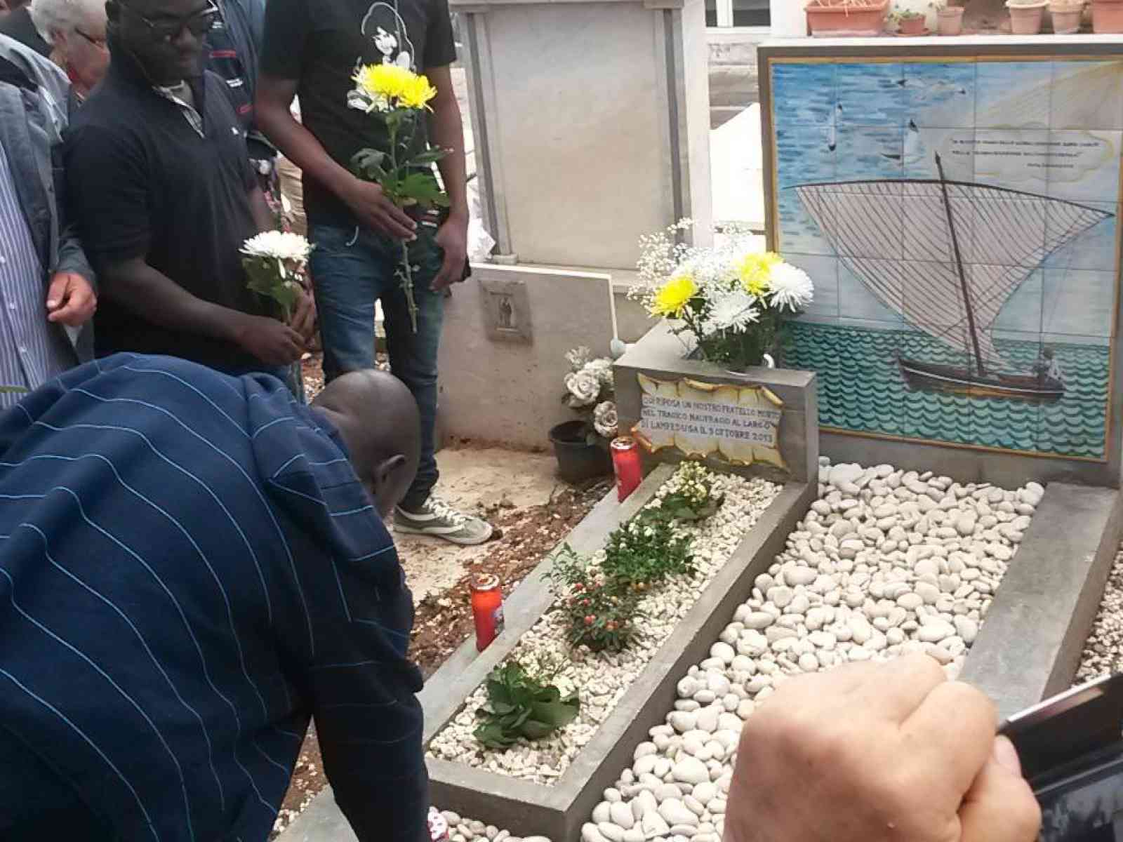 Menfi. Scoperta una lapide in memoria delle 380 vittime di Lampedusa