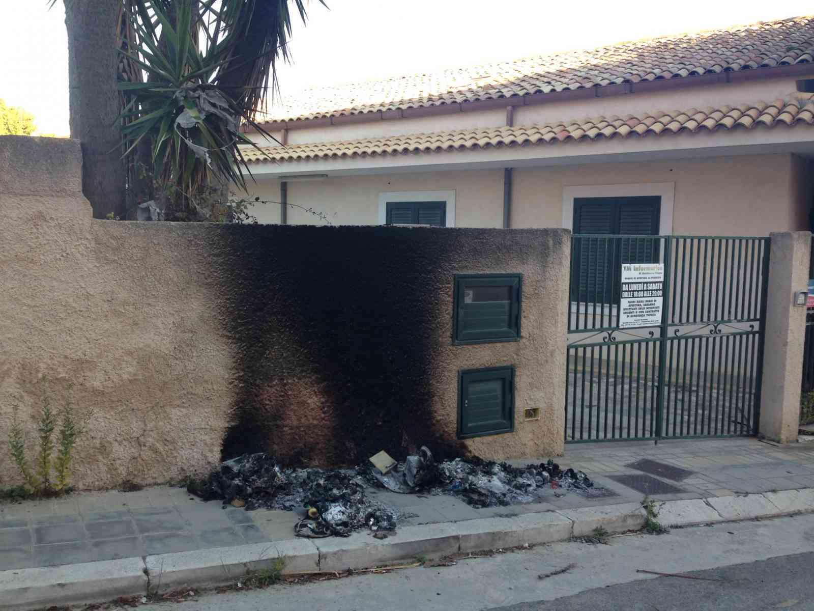 Santa Margherita. Follia per halloween: ignoti appiccano incendi, altri vandalizzano il BES