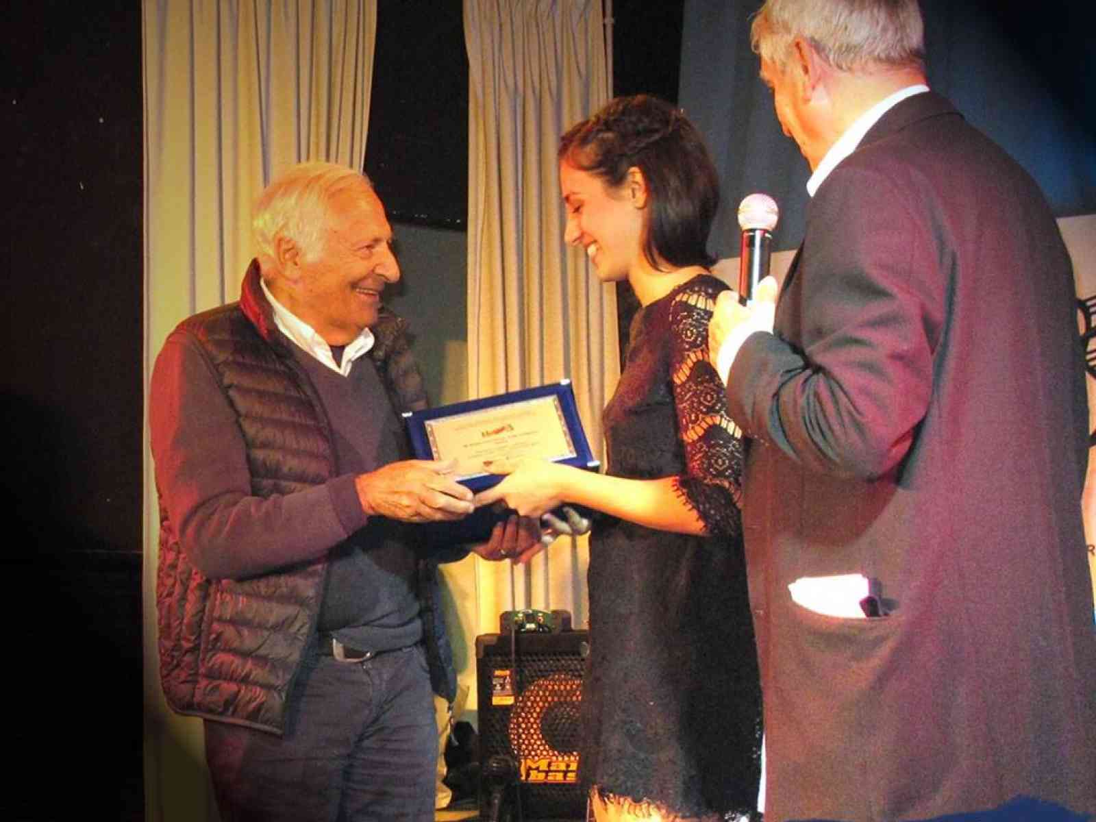 Noemi Cannizzaro sbanca la X edizione di Musica Controcorrente. Mogol la premia