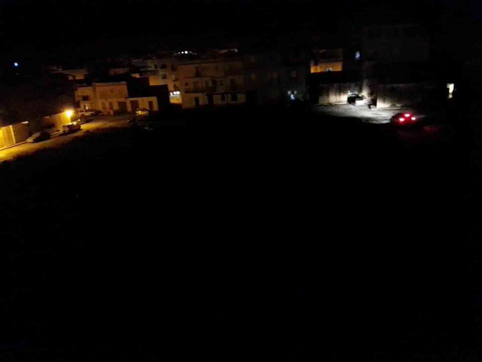 Menfi. Il lettore scrive: “Via Sampi e via Giusti senza illuminazione da un anno“