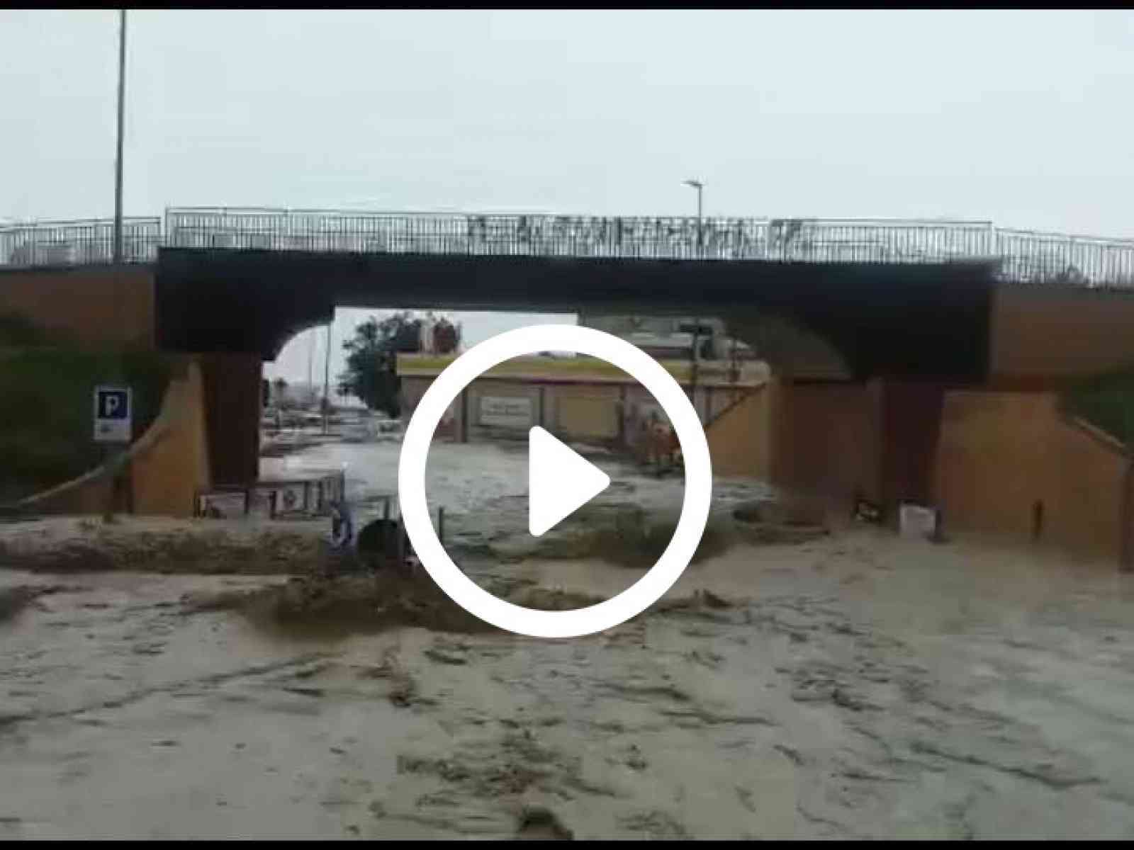 Sciacca sott'acqua. Fiumi per le strade alti più 1 metro. IL VIDEO