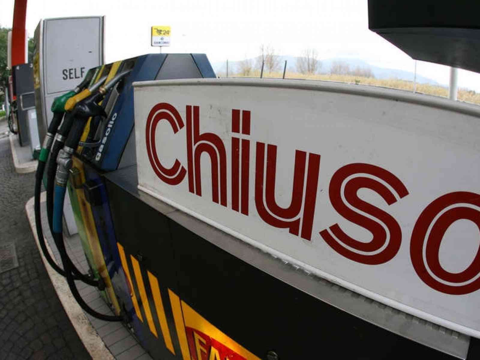 Menfi. Caos benzina. Distributori a secco. Carburante disponibile in tarda mattinata