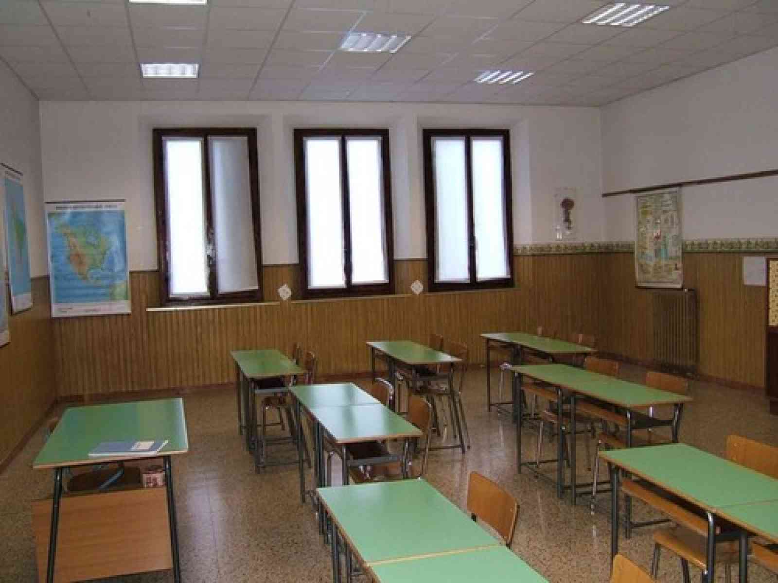 Attentato incendiario all'istituto tecnico: quattro aule in fiamme