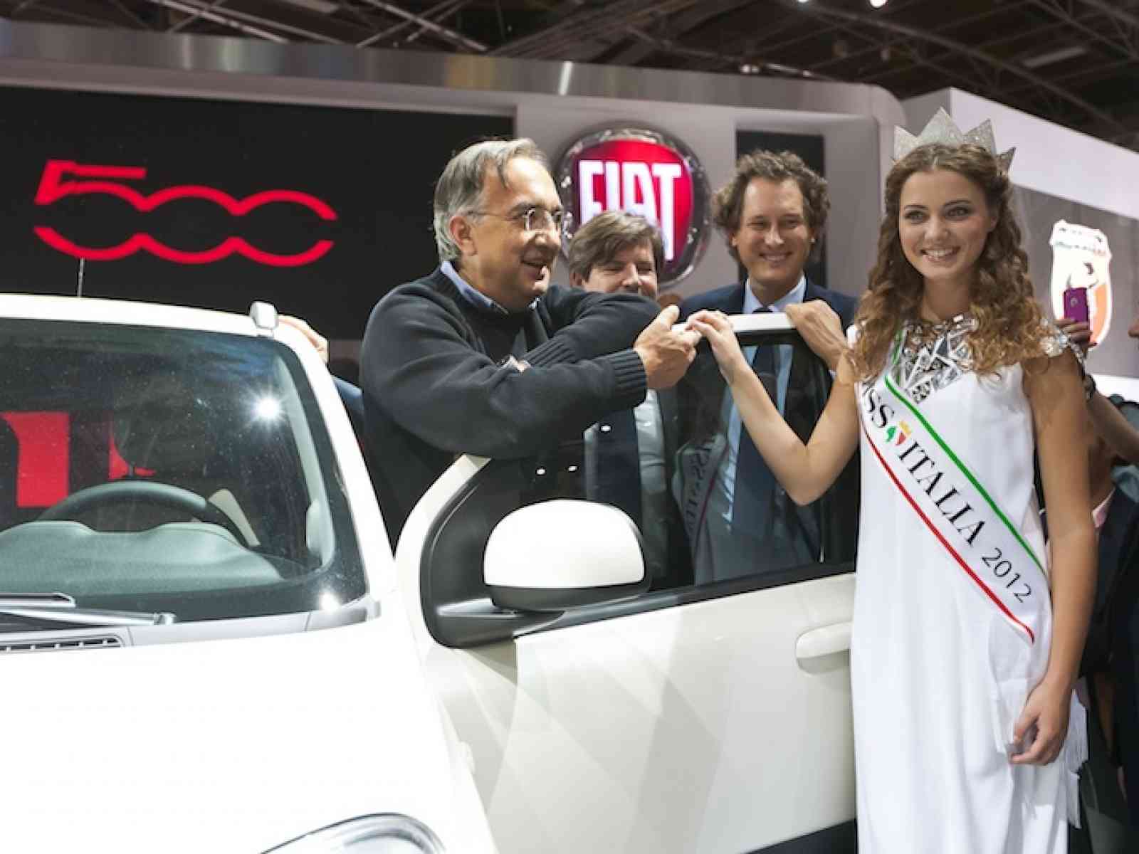 Miss Italia 2012 al Salone di Parigi per Fiat