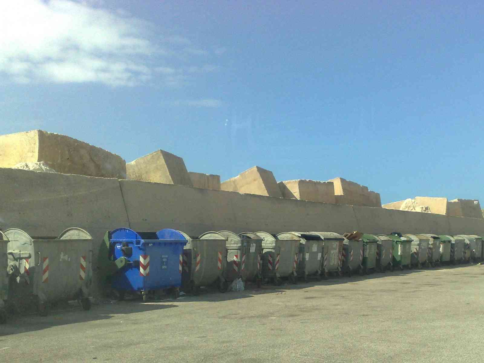 Rifiuti: dopo la diffida del Sindaco la Sogeir ripulisce Porto Palo