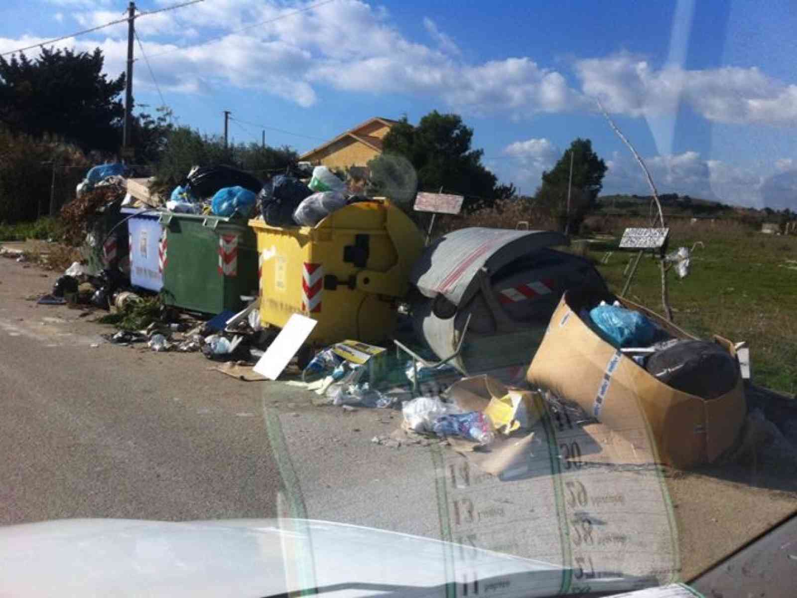 Spazzatura, “bandiera nera“ a lido fiori