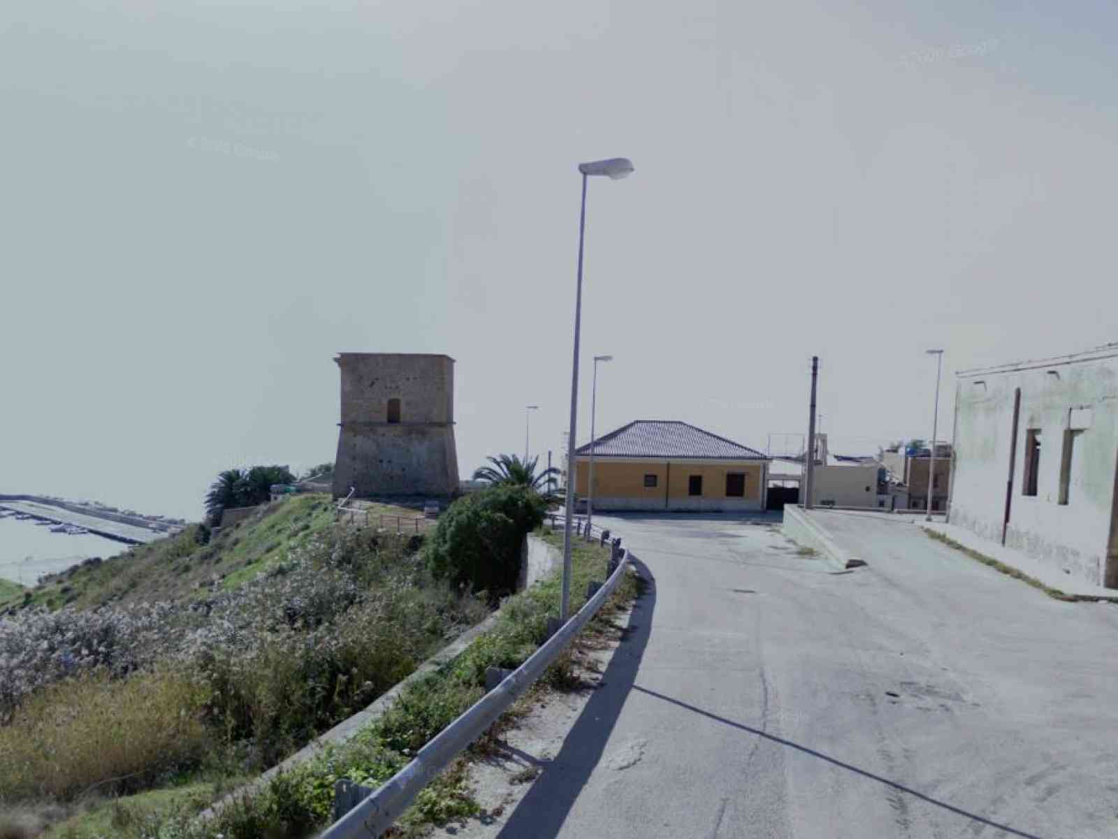 Il comune mette all'asta i suoi beni. Anche la vecchia scuola di Porto Palo in vendita.