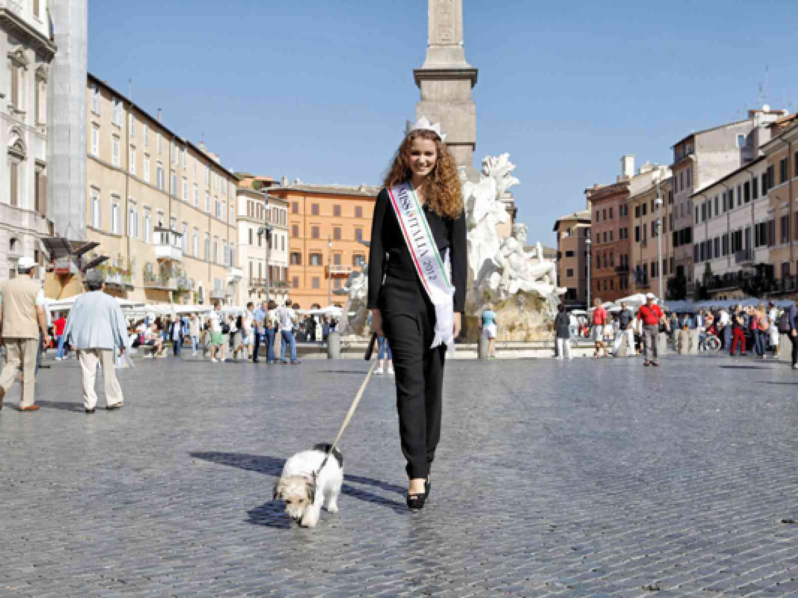 Miss Italia testimonial della campagna contro gli abbandoni degli animali