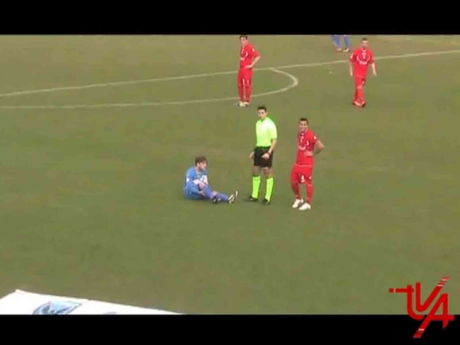 Calcio, Serie D. La partita dura 10 minuti: scendono in campo in 8 e rimangono in 6