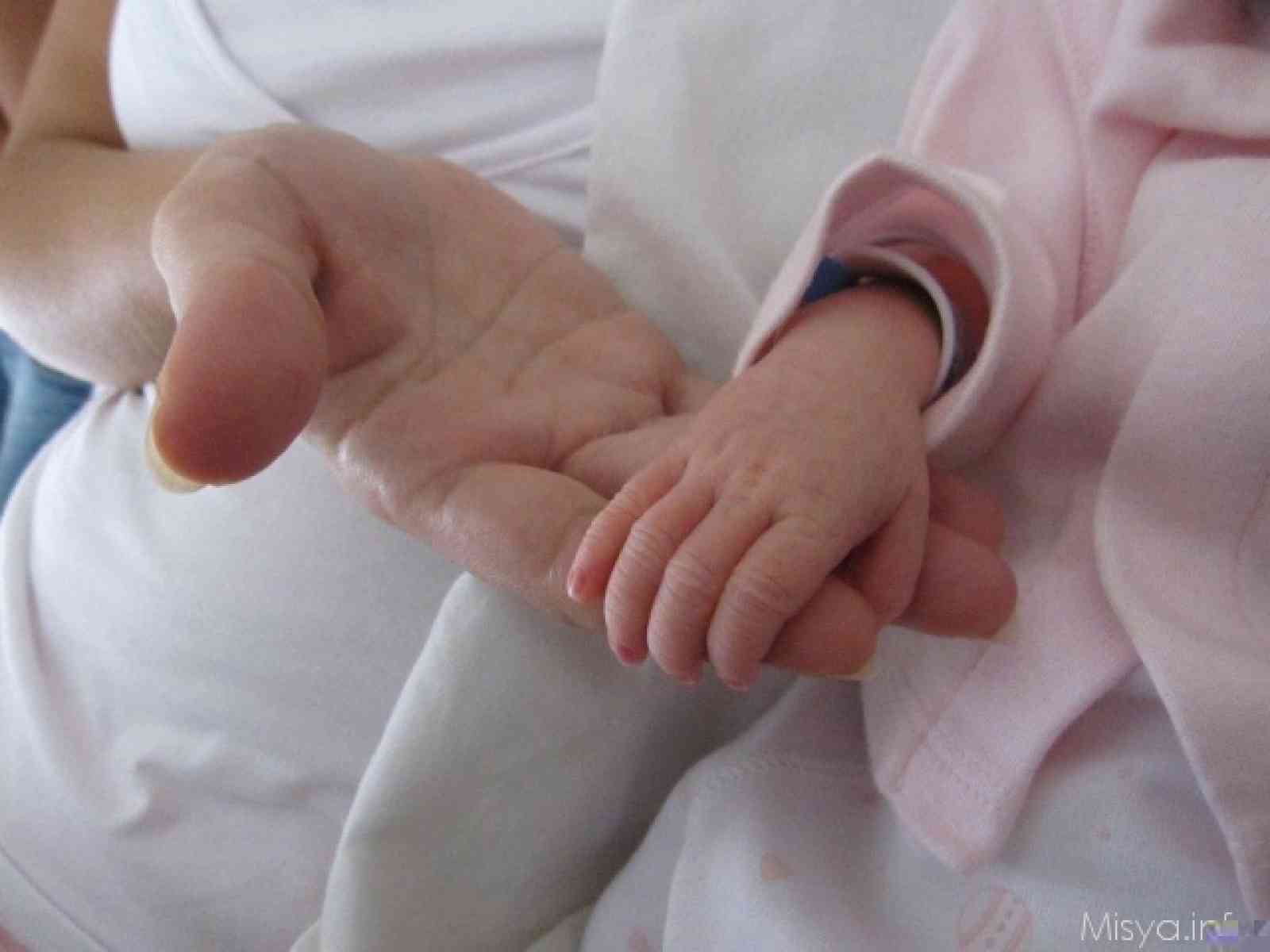 Menfi. Mamma partorisce in casa. Il marito, papà eroe, la aiuta a far nascere sua figlia