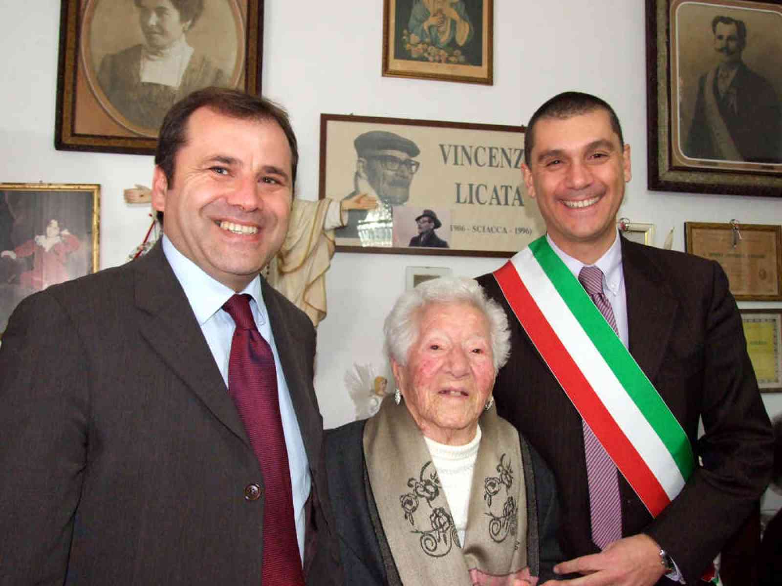 L'amministrazione festeggia la centenaria saccense