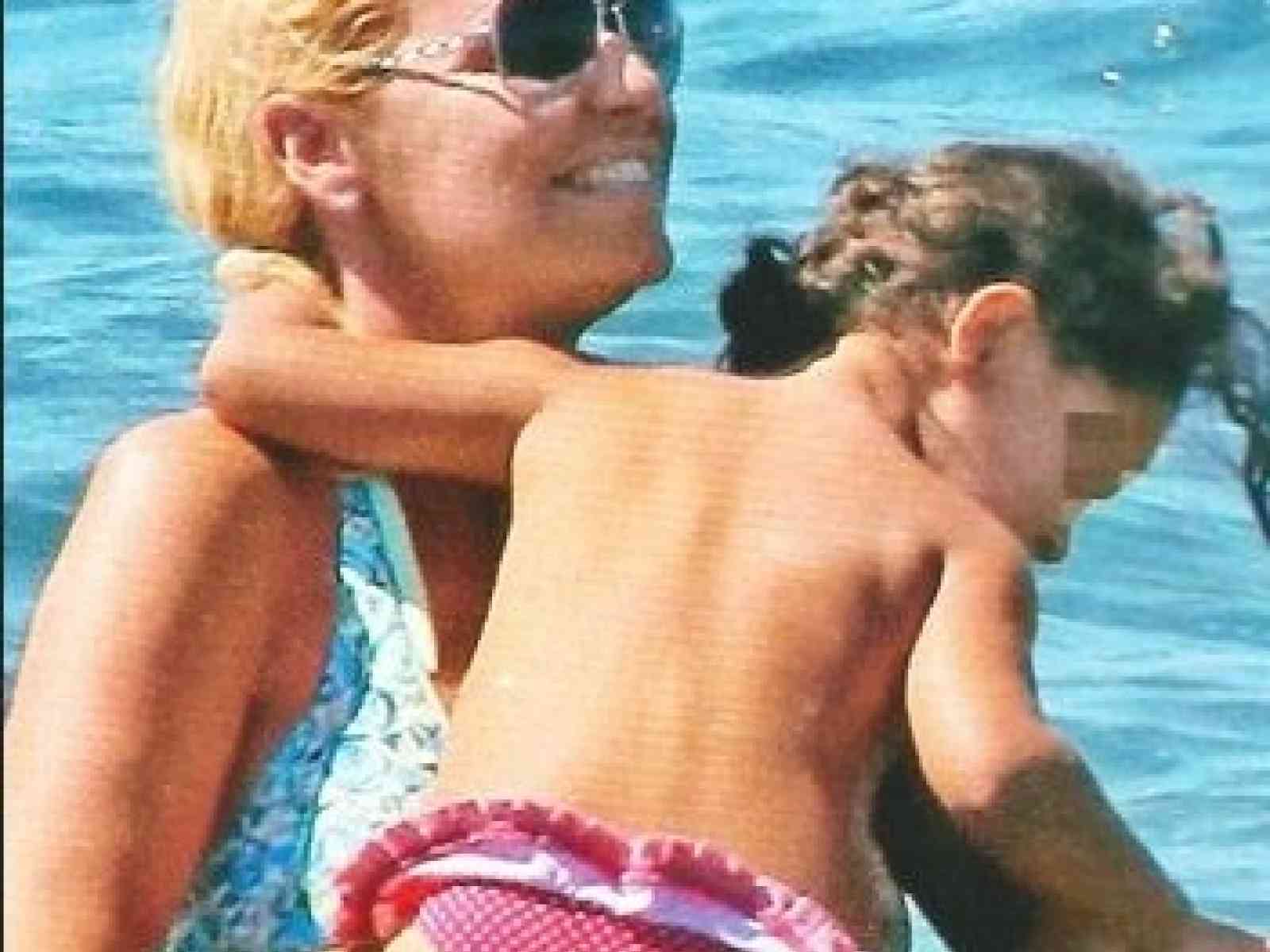 Antonella Clerici trascorre il ferragosto a Menfi