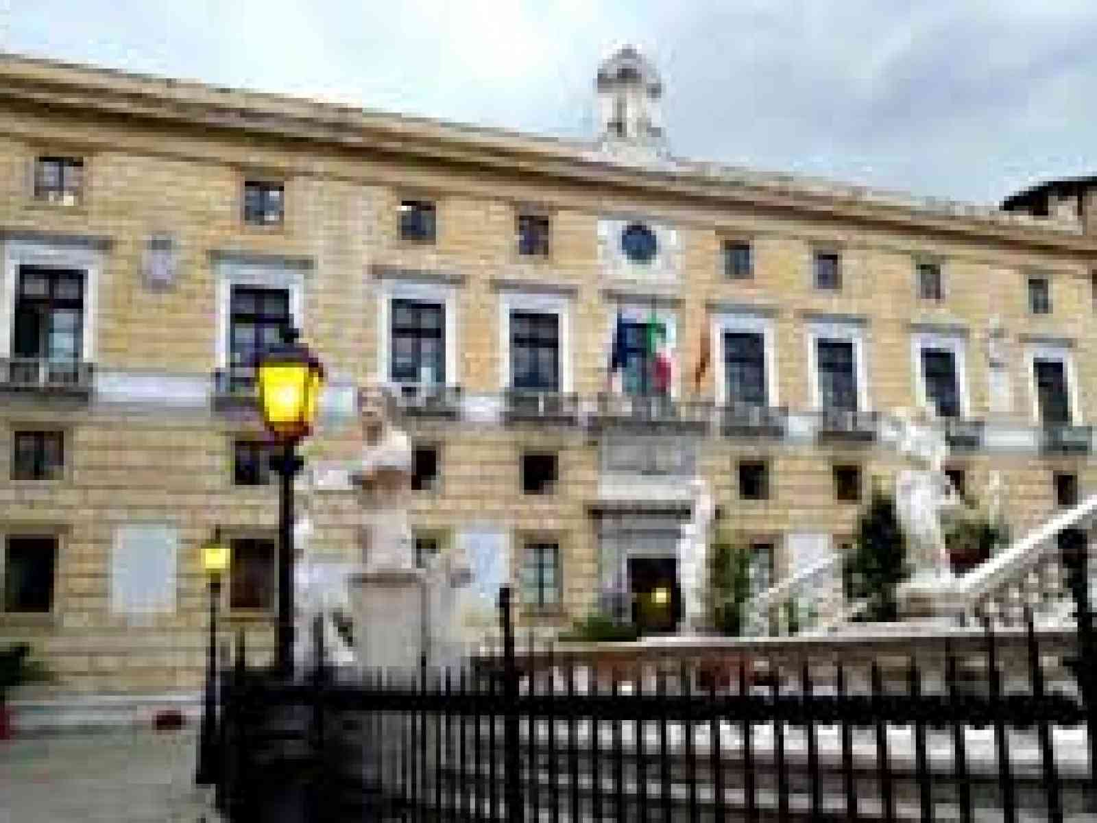 Furto al Comune di Palermo, spariti 20 anni di verbali di una commissione. Il M5S aveva chiesto le carte per indagare su un'eventuale gettonopoli.