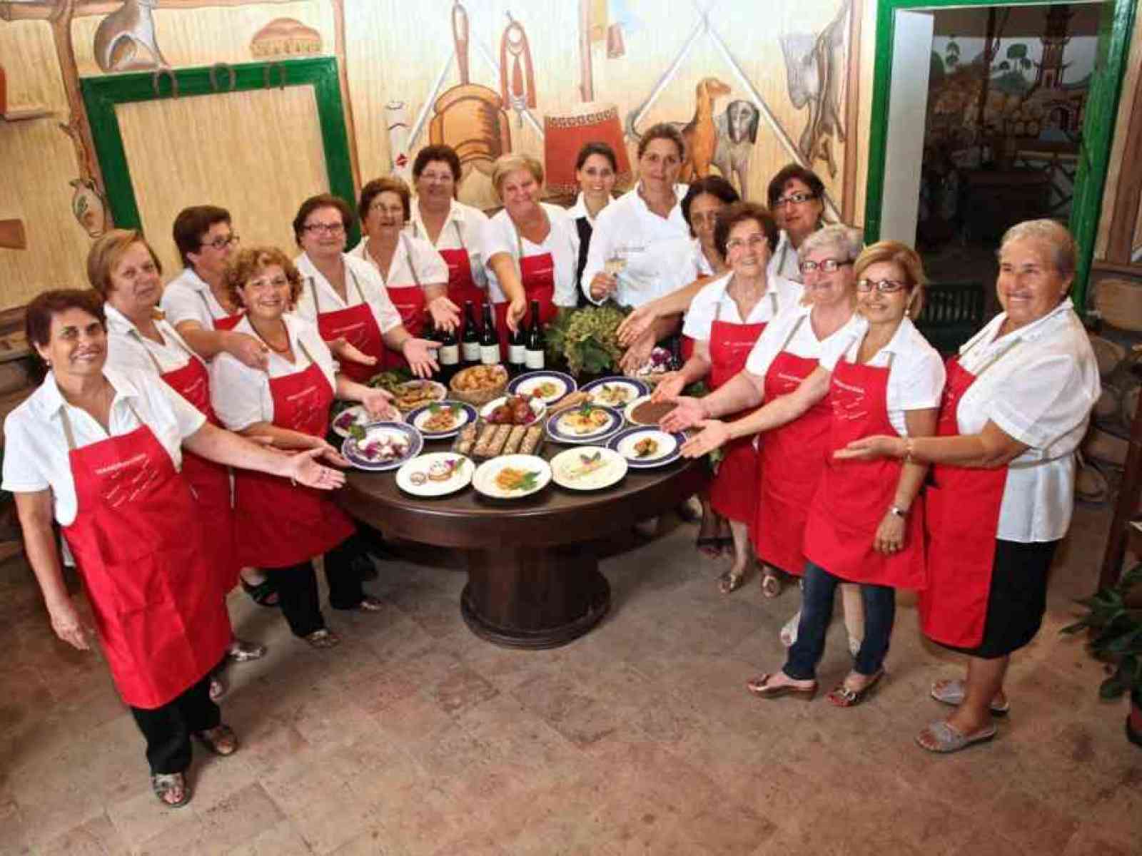 Bonetta dell'Oglio e 25 signore di Menfi cucinano a Londra da Carluccio’s