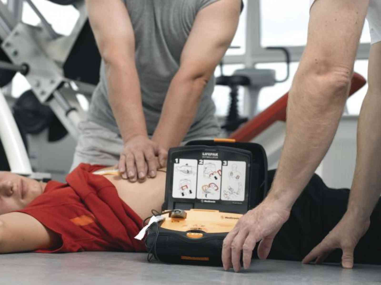 Menfi si dota di un defibrillatore grazie al progetto 118 Sicilia “Ti abbiamo a Cuore“