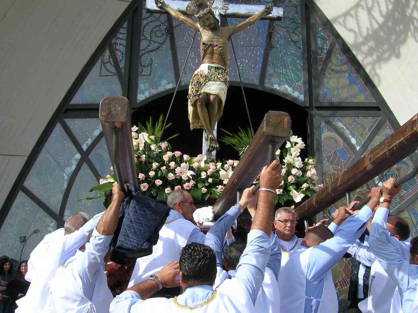 S. Margherita. Festa del SS. Crocifisso. Ricco programma fino a Lunedì. Ospite Massimo Lopez