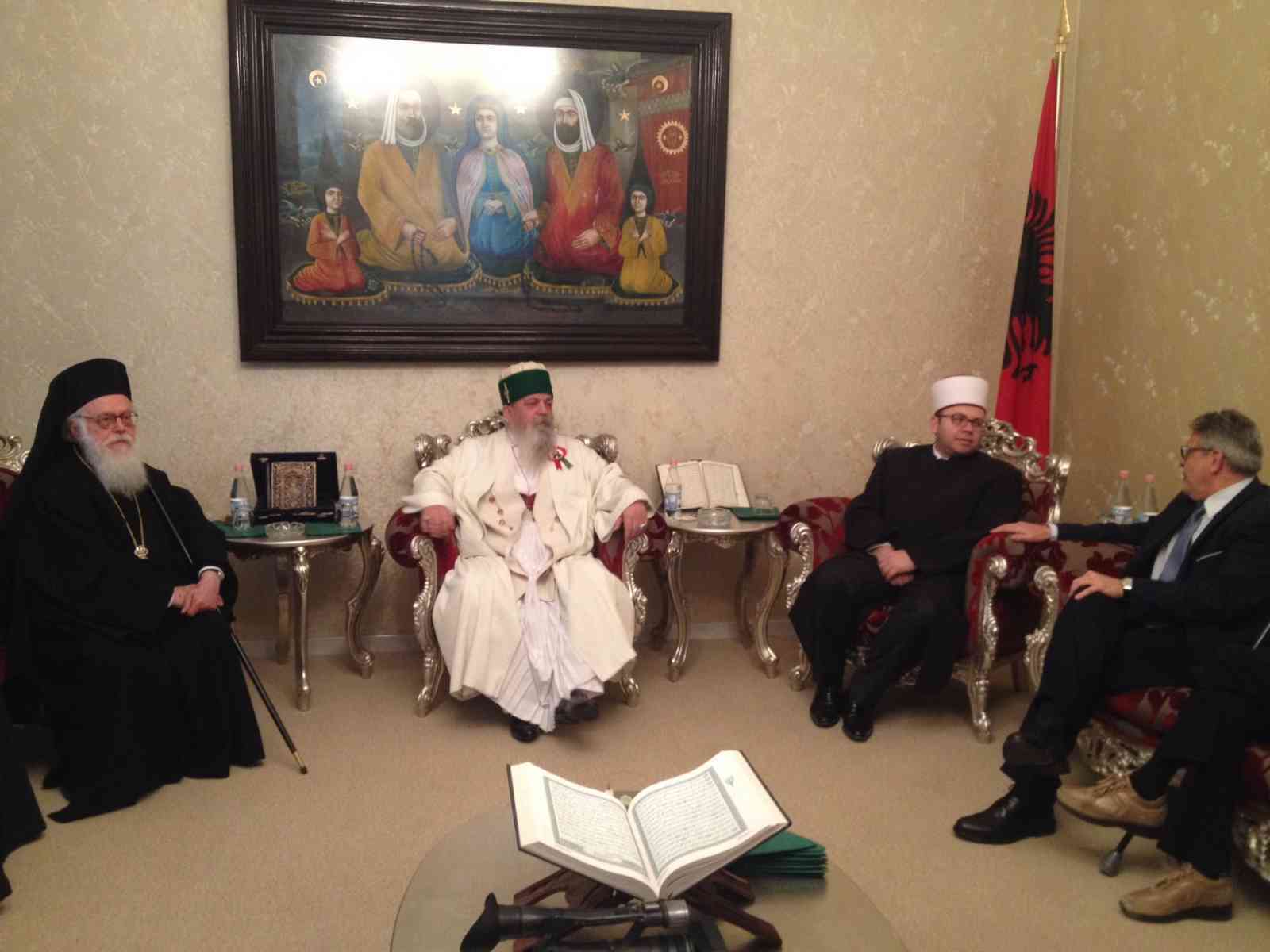 Tumbiolo in Albania ospite del Papa Bektashi incontra i capi delle religioni monoteiste