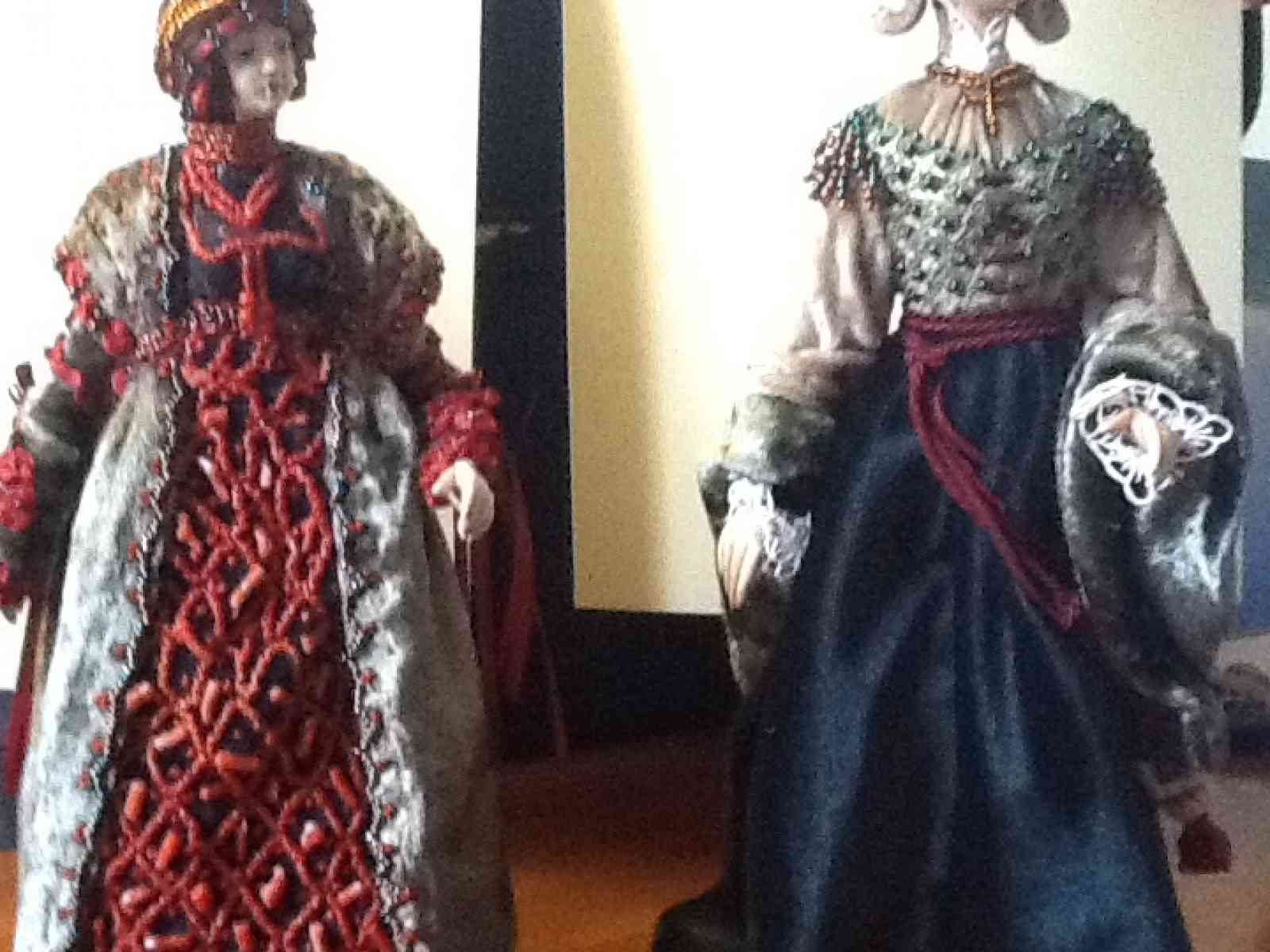 “Donne d'altri tempi“. Mostra di dame in ceramica all'atrio superiore di Sciacca