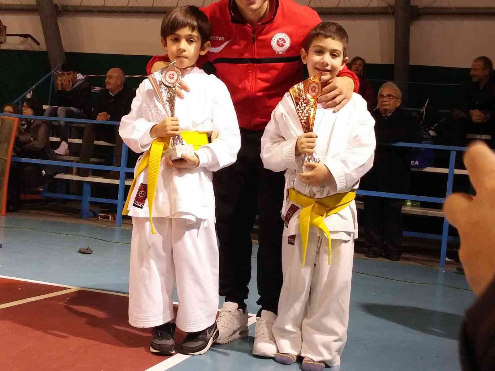 Successo per due giovanissimi atleti di karate di Salaparuta