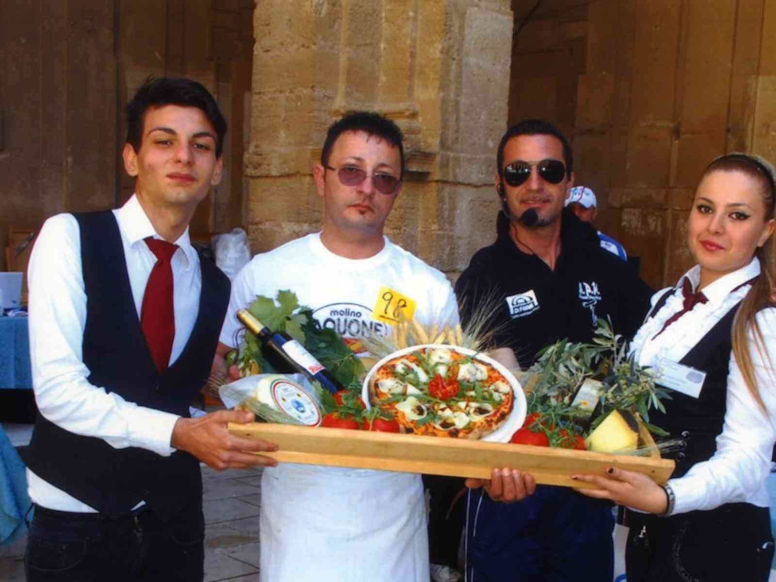 Cappadoro, pizzaiolo di Salaparuta. Vince premio speciale al 6° campionato di Pizza Mediterranea Città di Sciacca