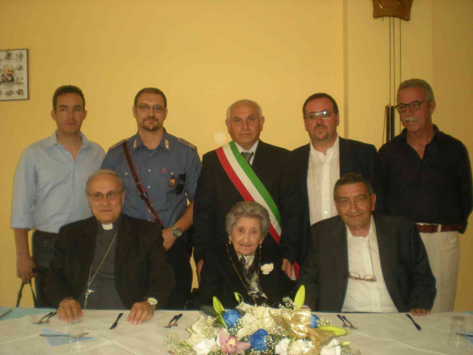 Città in festa per la centenaria donna Lucia