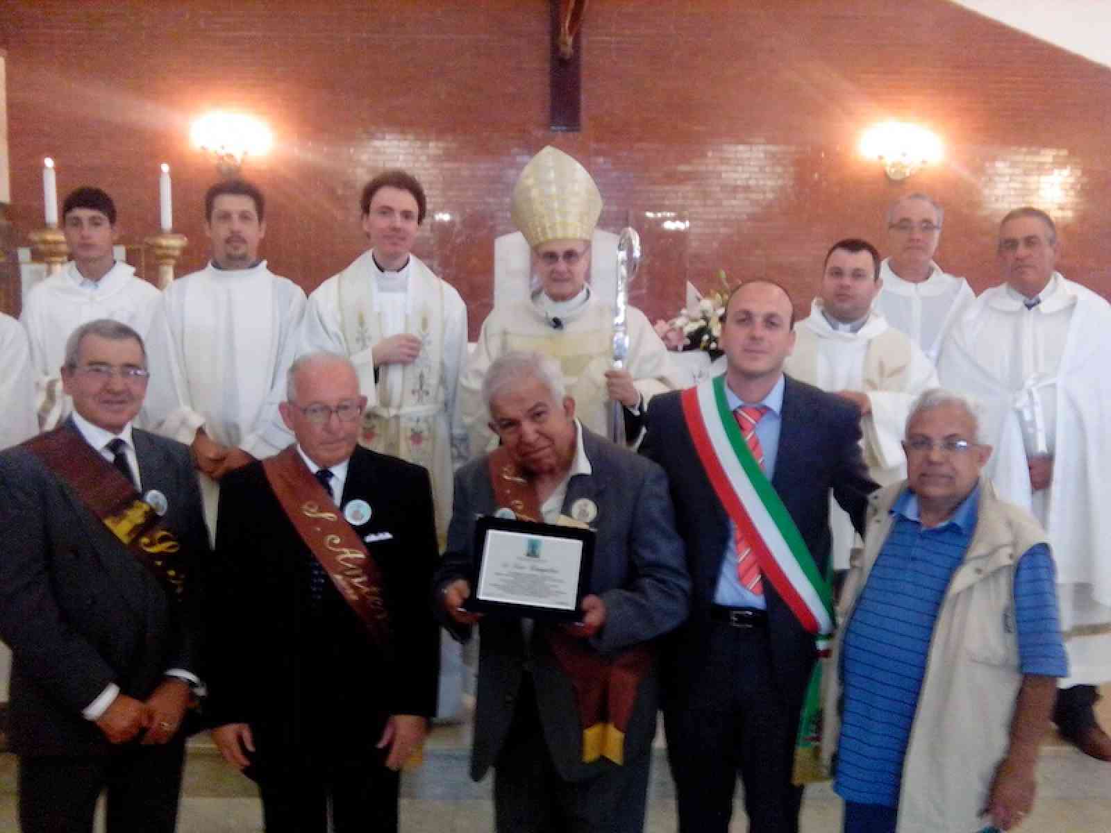Poggioreale. Riconoscimento per Nino Cangelosi, direttore del comitato Sant’Antonio per 50 anni