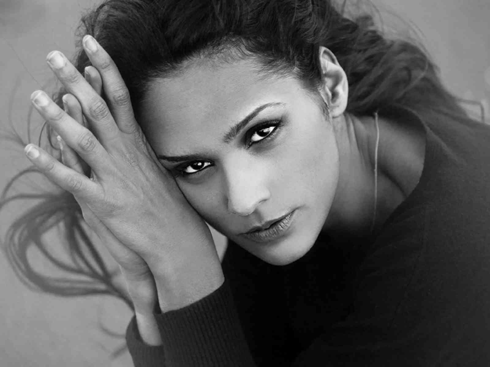 Menfi. Il 27 marzo uscirà il 2° singolo di Deborah Italia: “La bufera degli amanti“