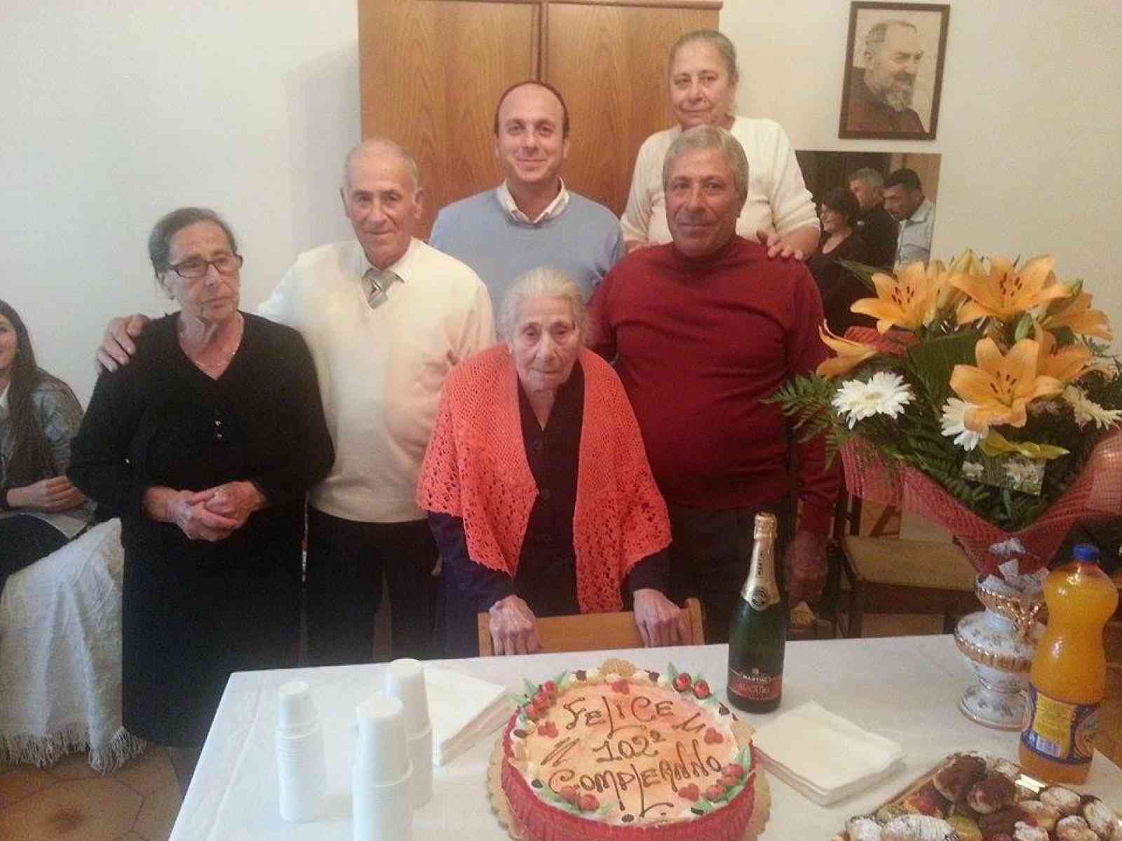 Poggioreale festeggia la più anziana del paese. Maria Salvaggio compie 102 anni