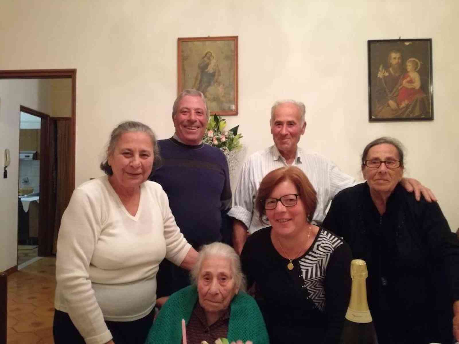 Poggioreale festeggia i 104 anni della “nonnina” Maria Salvaggio