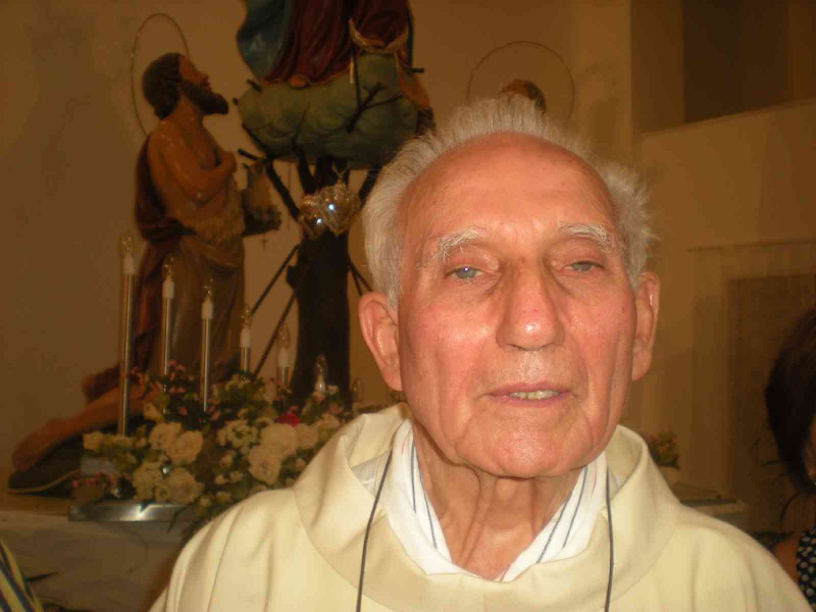 I fedeli di Salaparuta salutano l'arciprete Padre Paolo Agueci