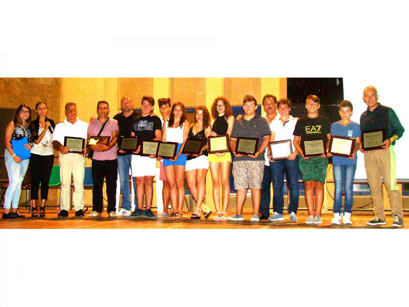 I giovani sportivi di Salaparuta premiati durante il “Gran Galà dello Sport”