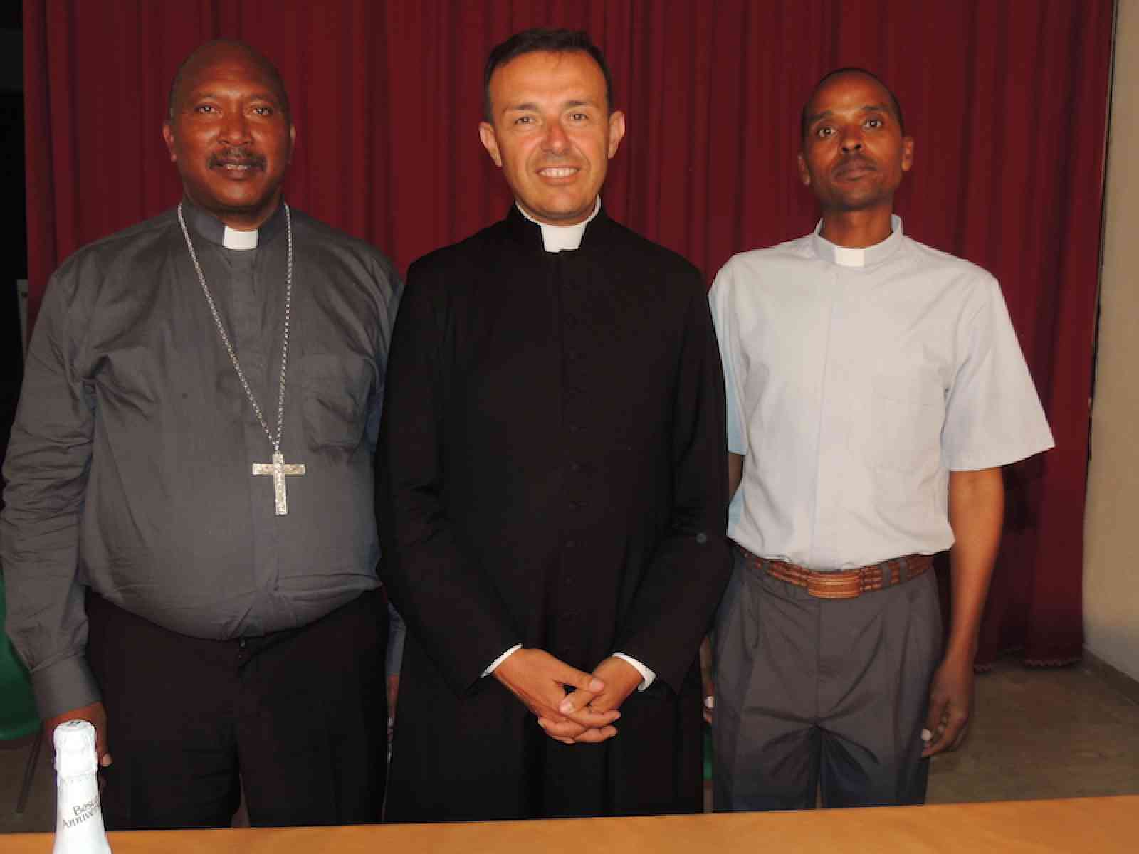 Poggioreale. Vescovo di una diocesi keniana presiede le cresime