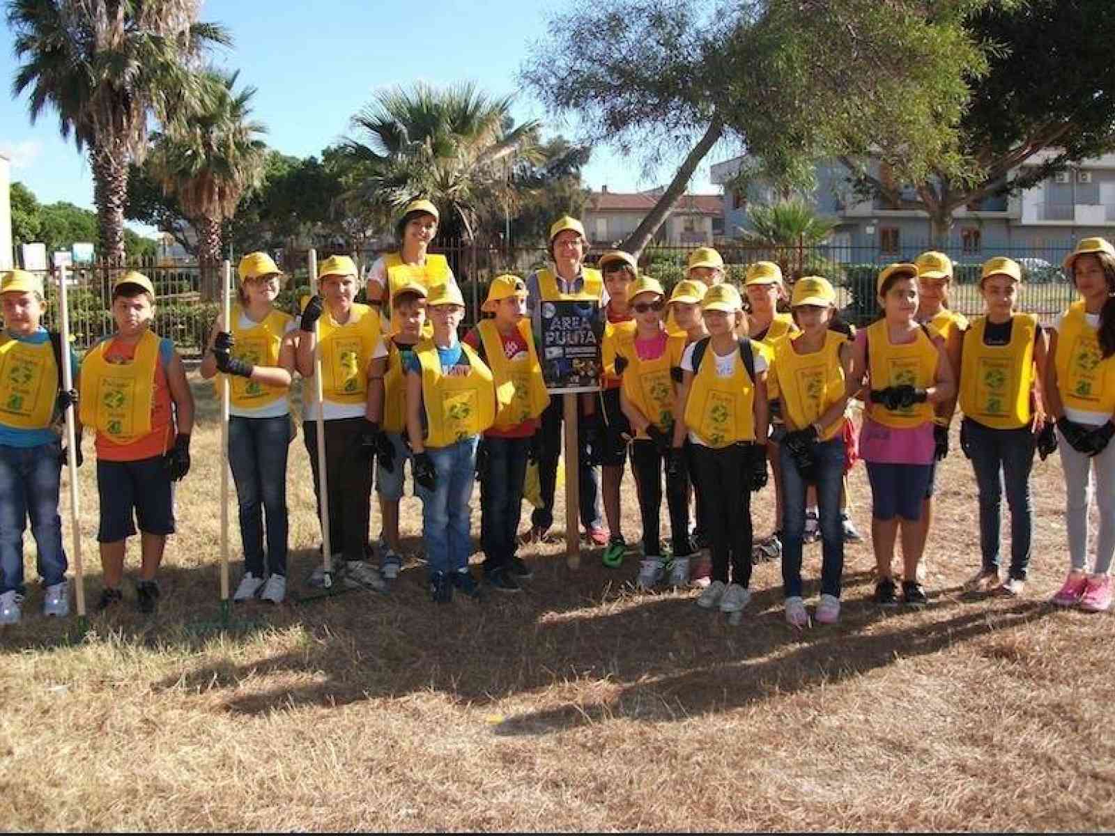 “Puliamo il Mondo”. Bambini delle elementari aiutano a mantenere Menfi pulita