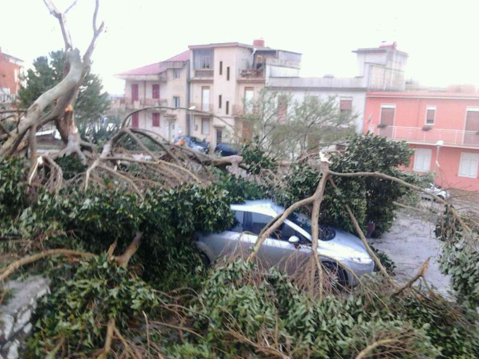 Santa Margherita Belìce - Una tromba d'aria devasta il paese