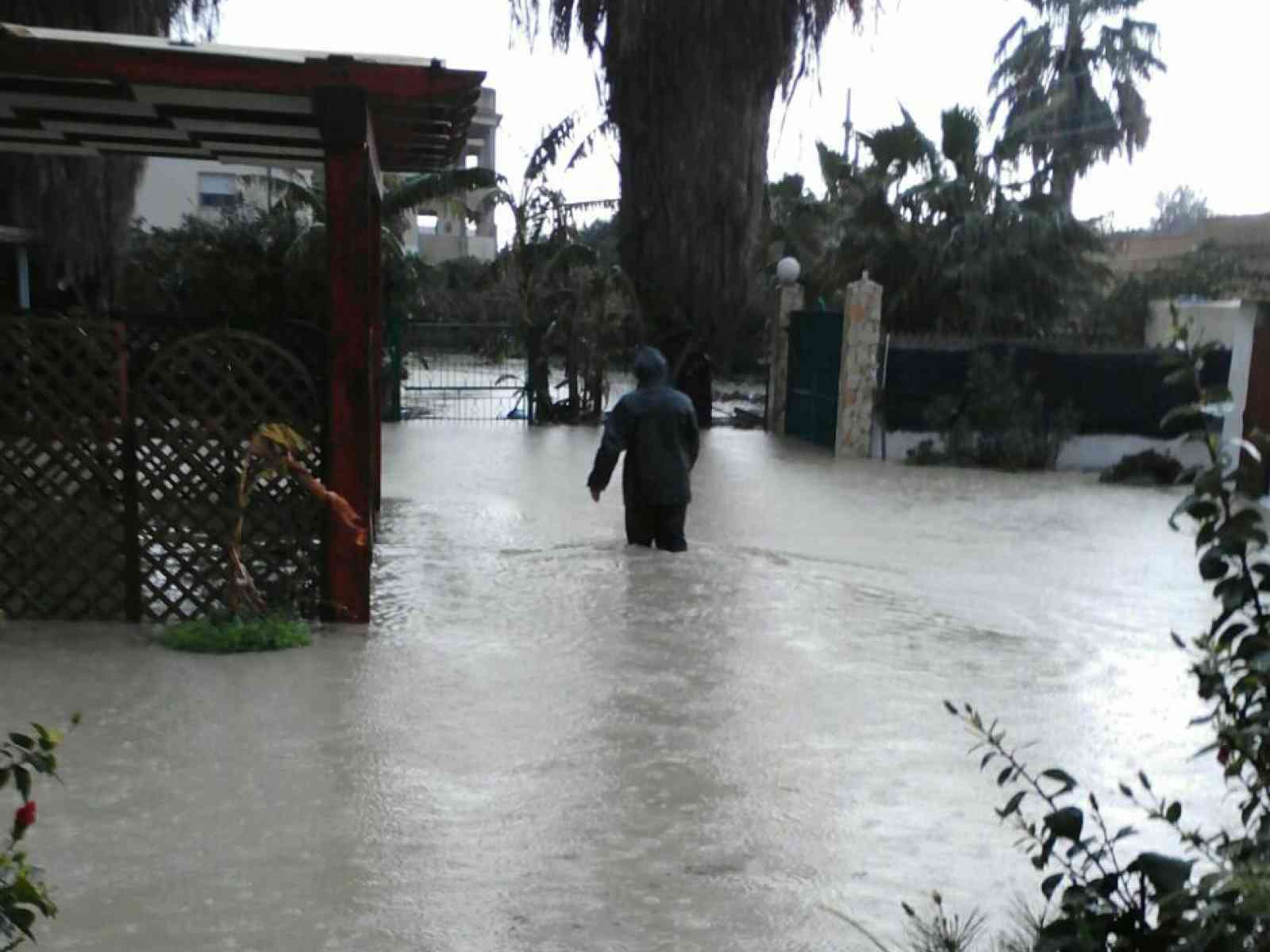 Menfi. Lido Fiori allagato dalla bomba d'acqua. Chiusa la strada del “progresso“