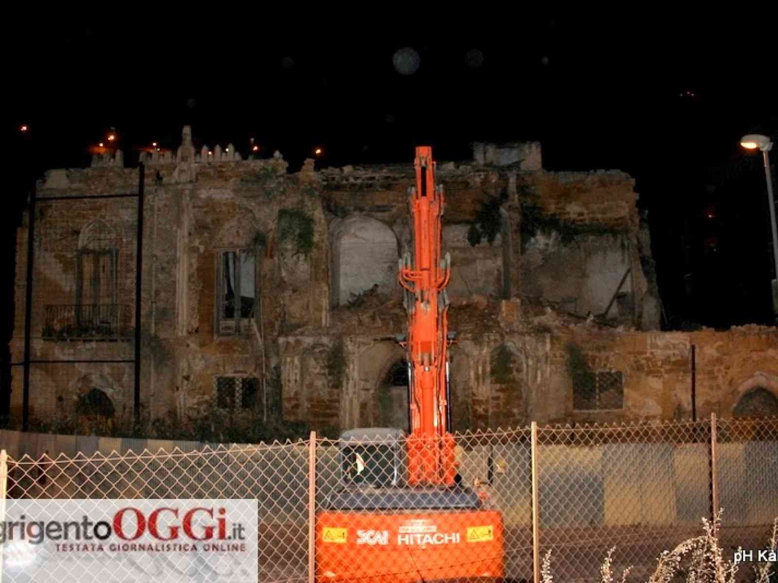 Porto Empedocle - Demolisce antico palazzo sottoposto a vincolo. Denunciato dalla Soprintendenza