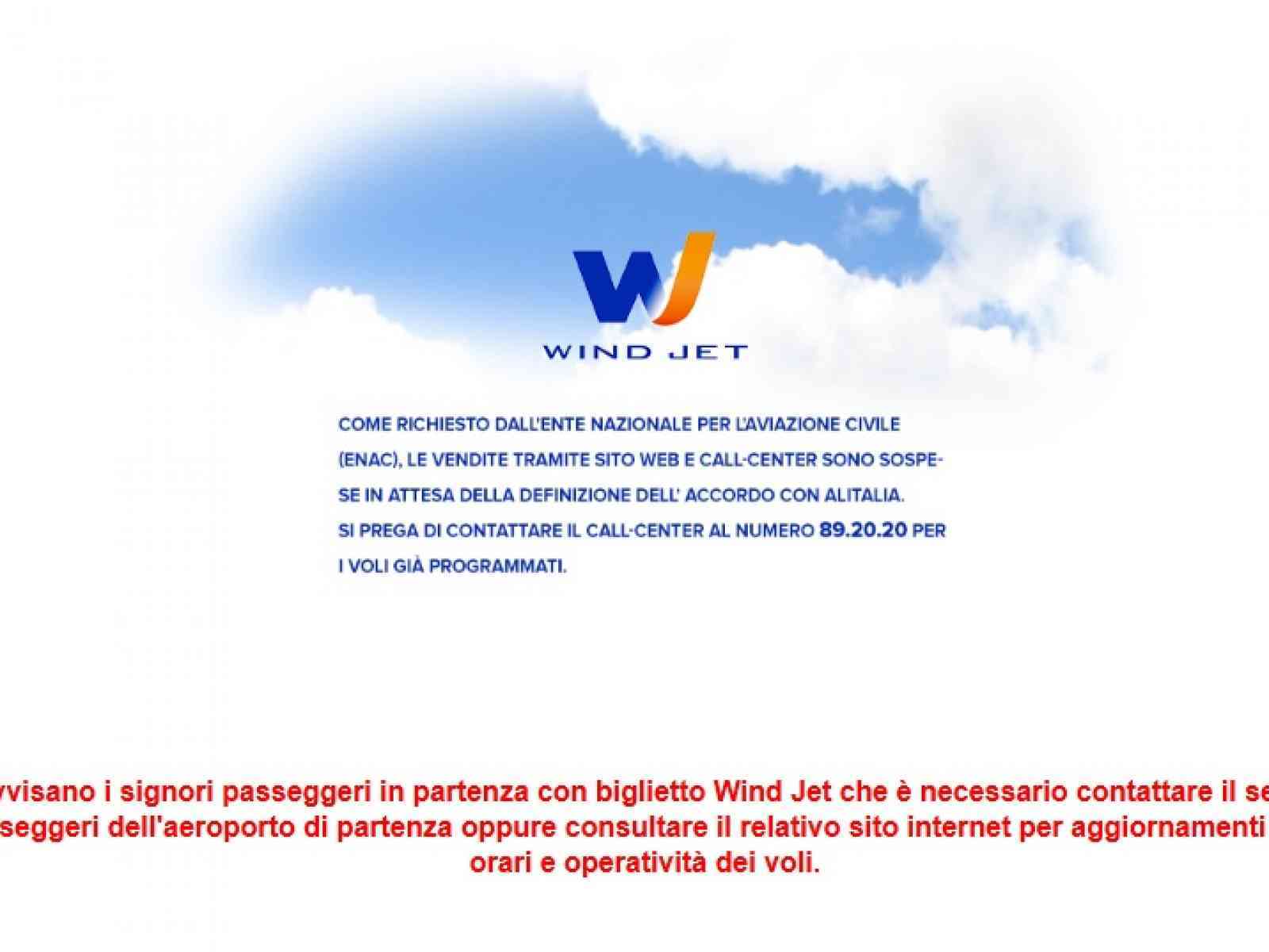 Wind Jet si ferma. 300mila passeggeri per terra, rabbia tra i turisti in vacanza nel Belicino