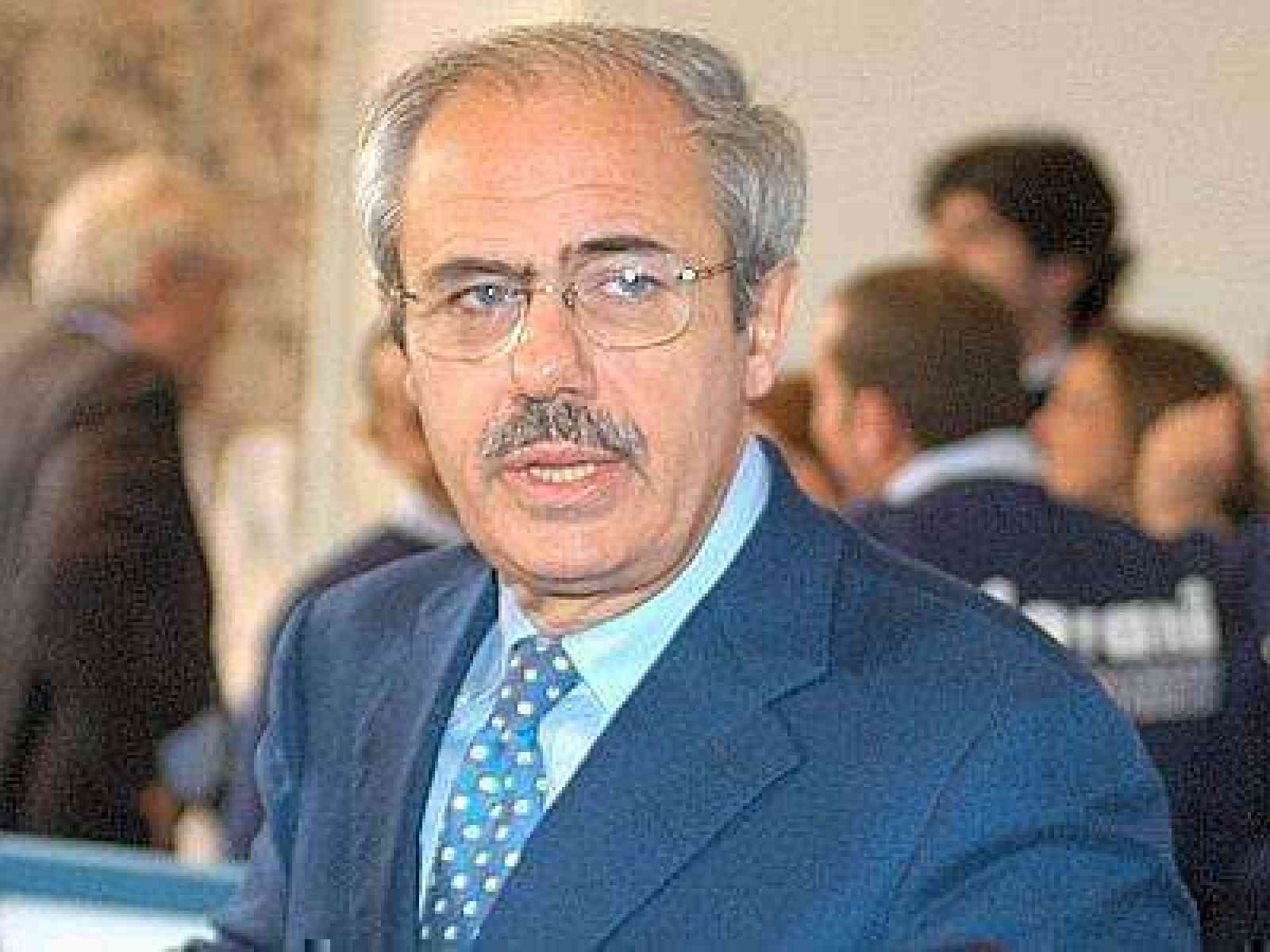 Il governatore Lombardo annuncia le sue dimissioni