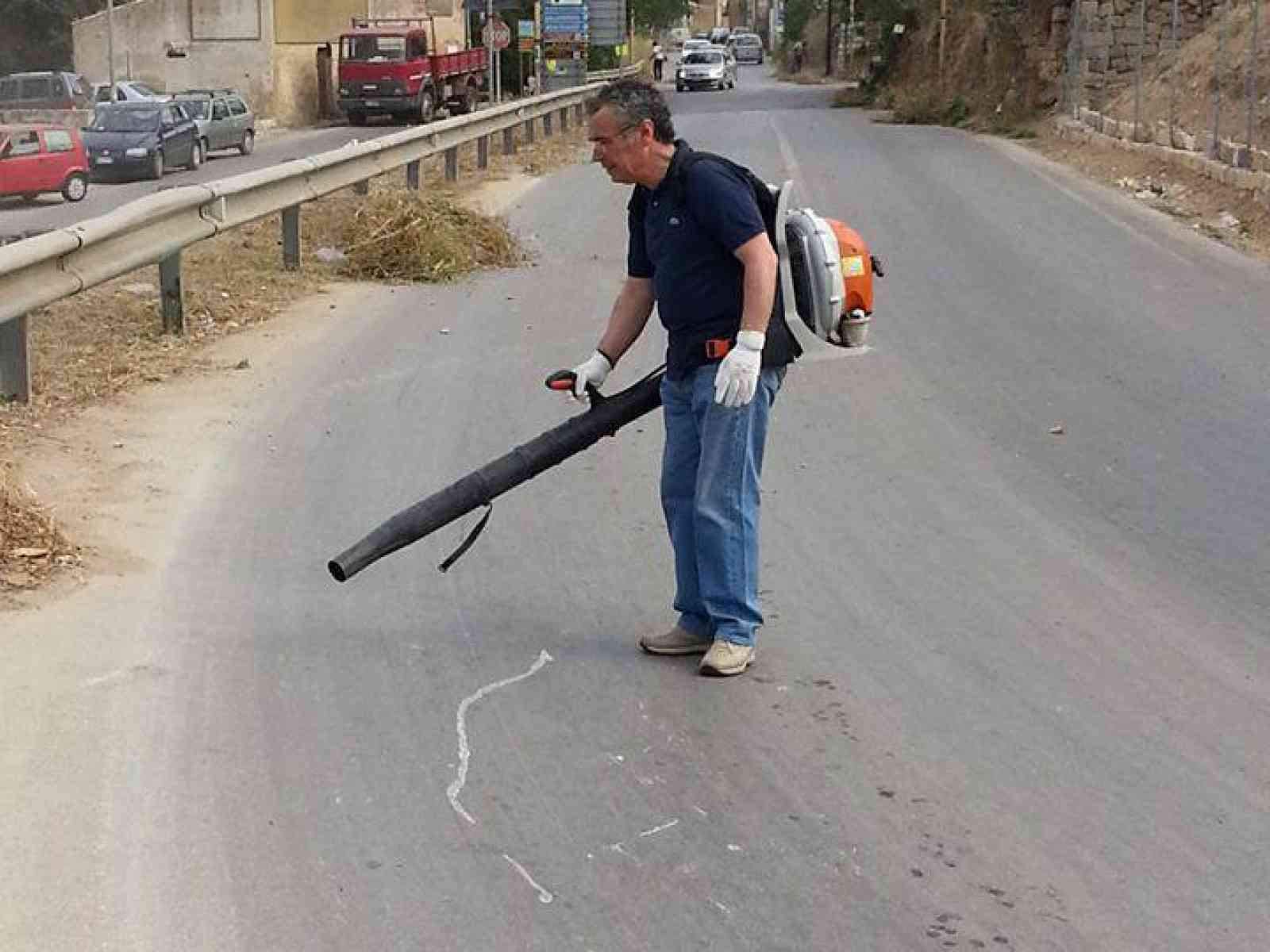 Partanna. Sindaco a lavoro per ripulire le strade, censimento randagi e decoro piazza mercato