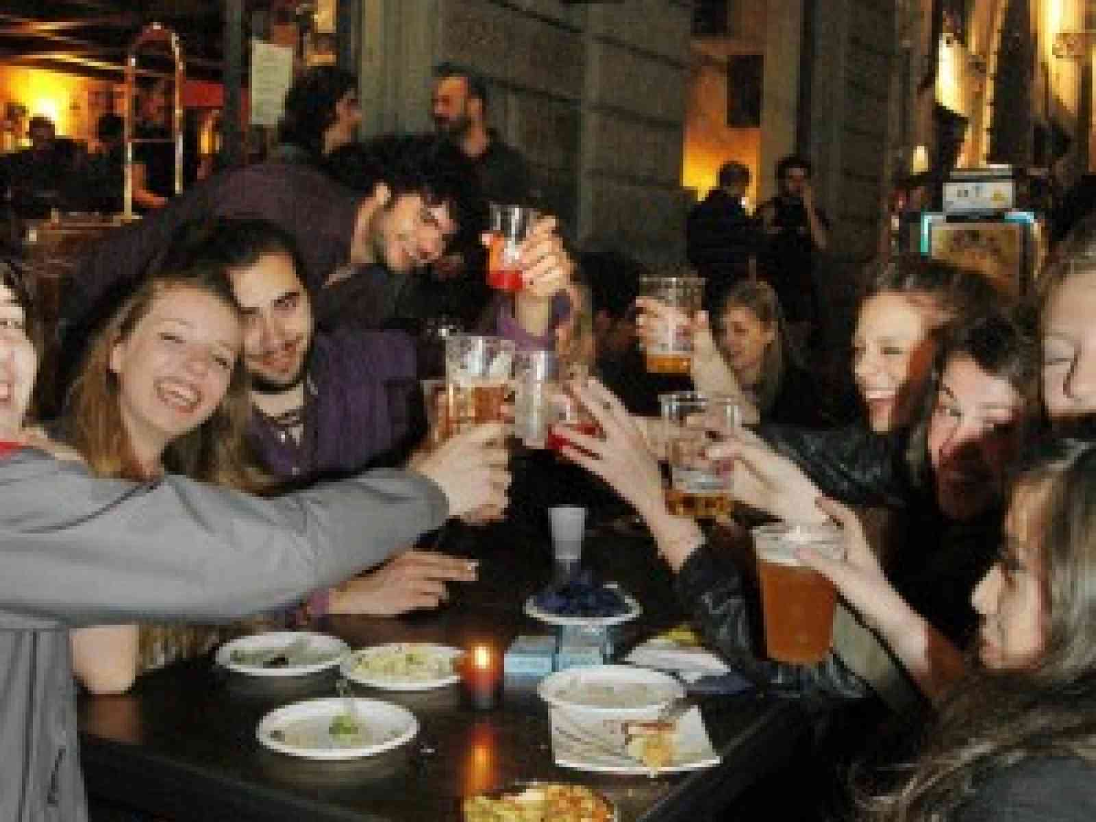 Palermo: stop alla musica a mezzanotte nei locali. Niente più bibite nelle bottiglie