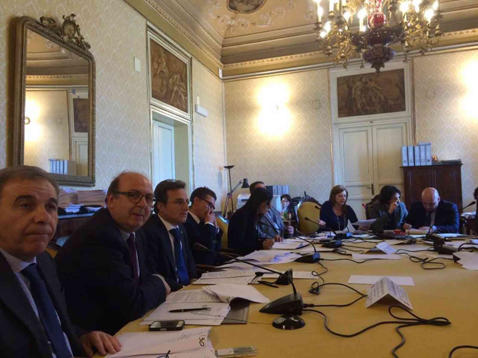 Acqua Pubblica, approvato l'art. 1 della legge regionale. In piazza i consigli comunali siciliani