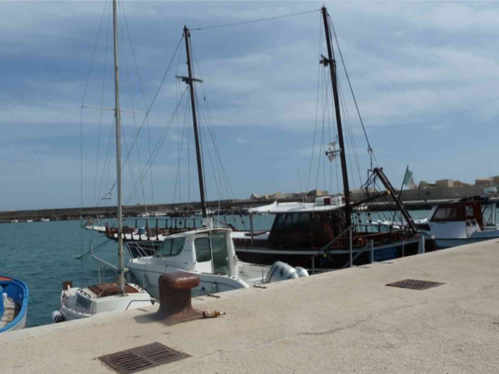 Lo storico veliero Sant'Andrea torna a galleggiare.