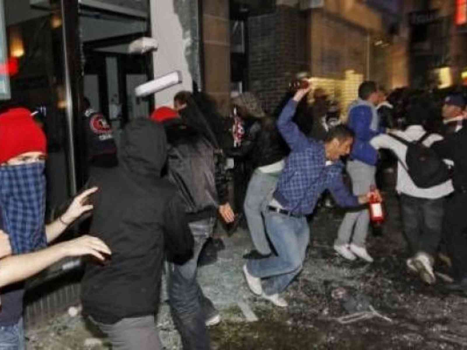 Menfi. Maxi rissa nella notte. 40 giovani se le danno di santa ragione. Interviene il 118