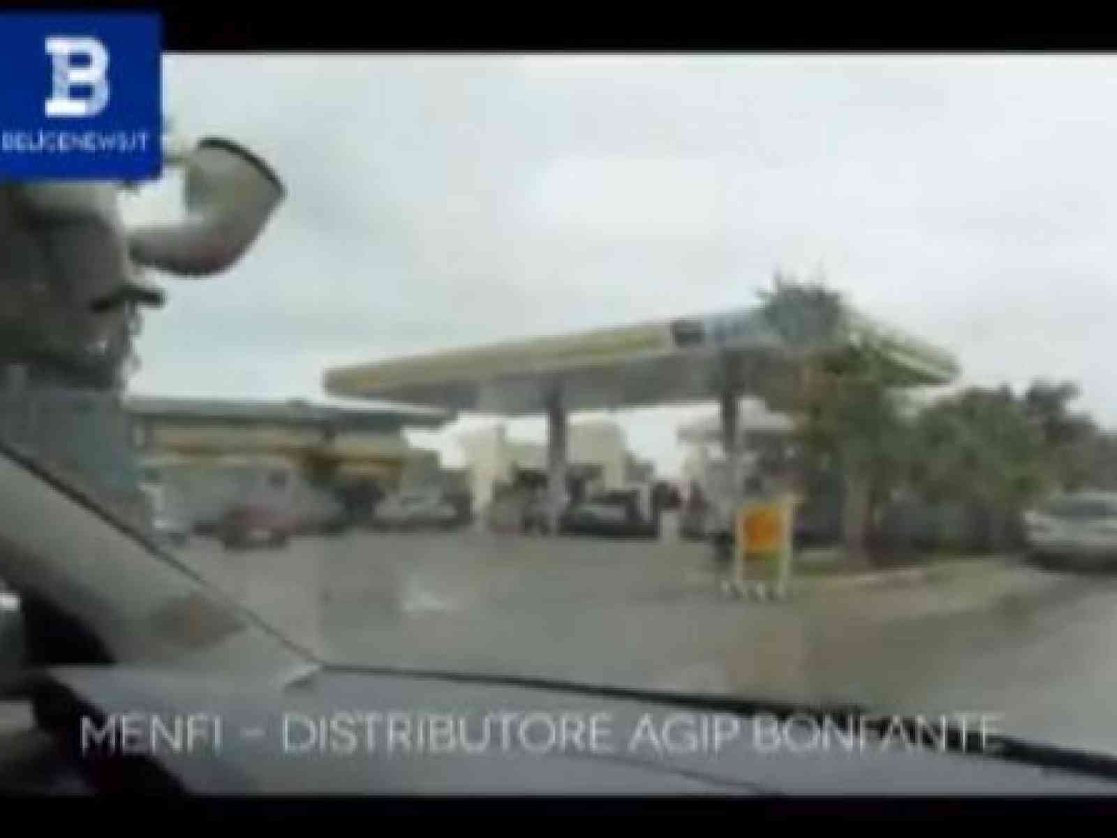 Tutti in coda dal benzinaio