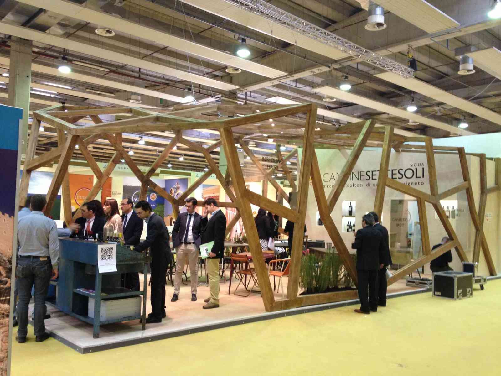 Menfi. Cantine Settesoli nel libro denuncia di Stella & Rizzo, ma se ne parla solo bene