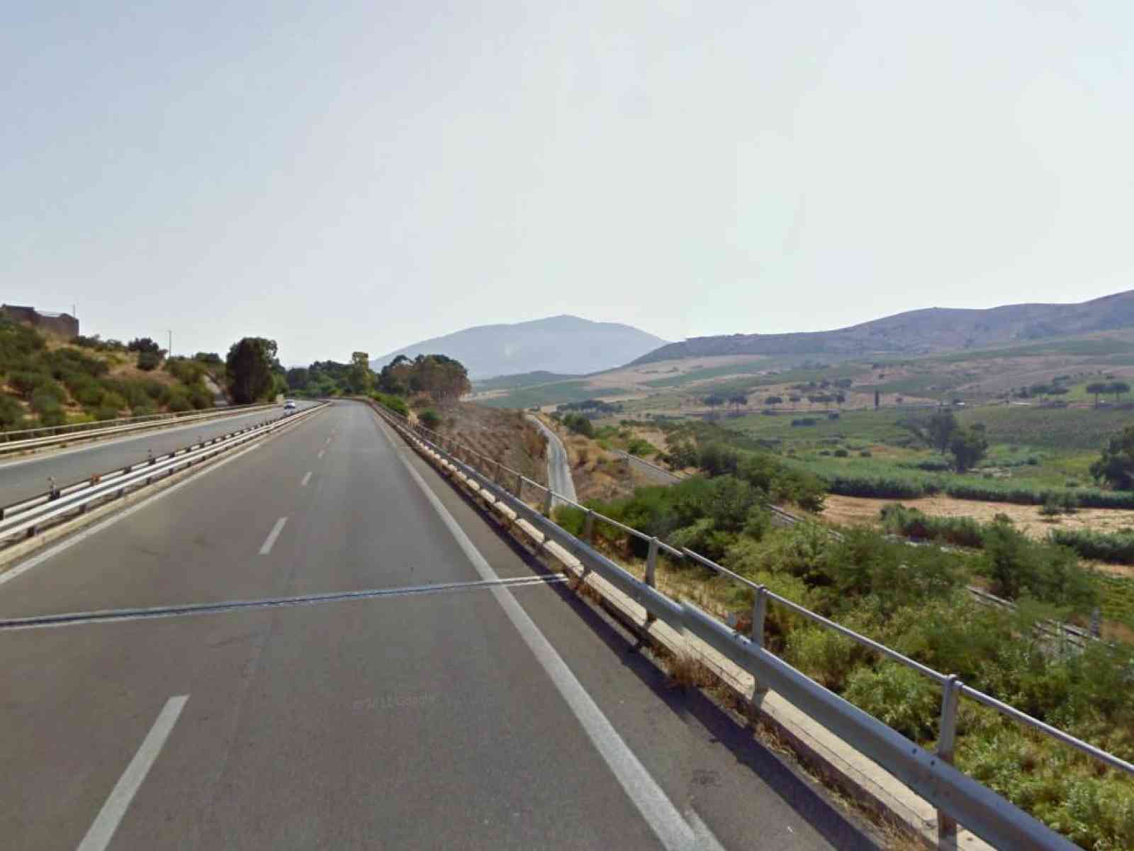 Muore 29enne precipitando con l'auto giù da un viadotto della A29 Palermo Mazara