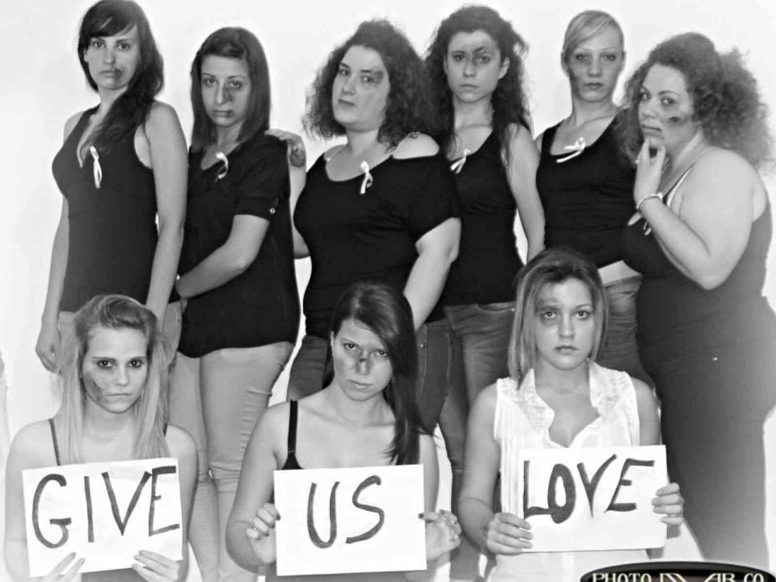 Un video e foto per dire “No alla violenza sulle donne“