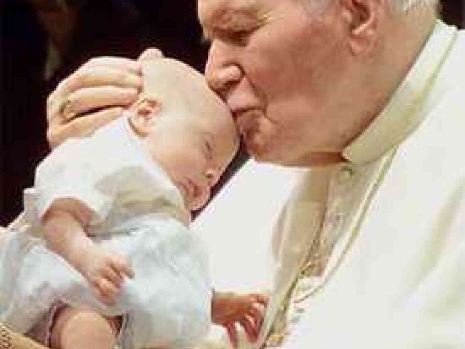 Papa Wojtyla sarà proclamato santo entro l'anno