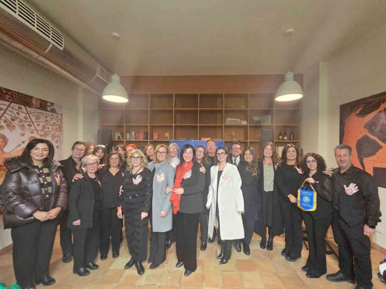 Immagine articolo: Menfi si illumina di arancione: il Club Inner Wheel protagonista di un weekend contro la violenza sulle donne